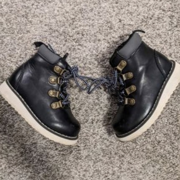 Gap Toddler Hiking Boots - Picture 1 of 3